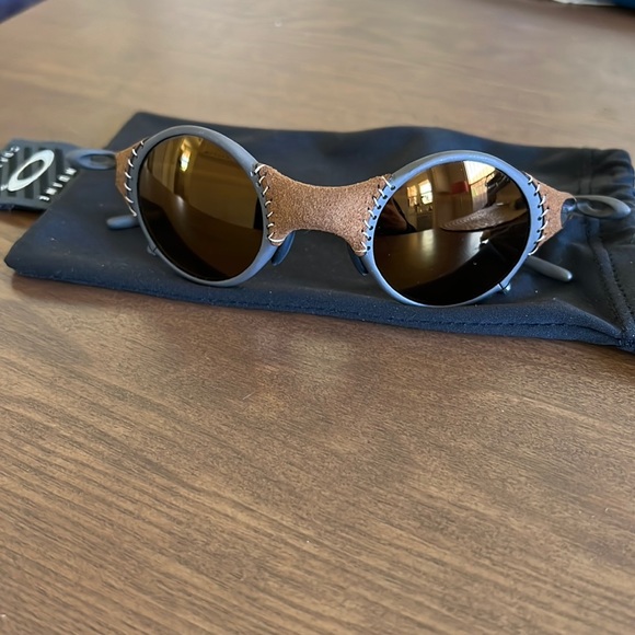 Mint condition Oakley Mars Michael Jordan Gold Iridium Leather Sunglasses - Picture 4 of 9